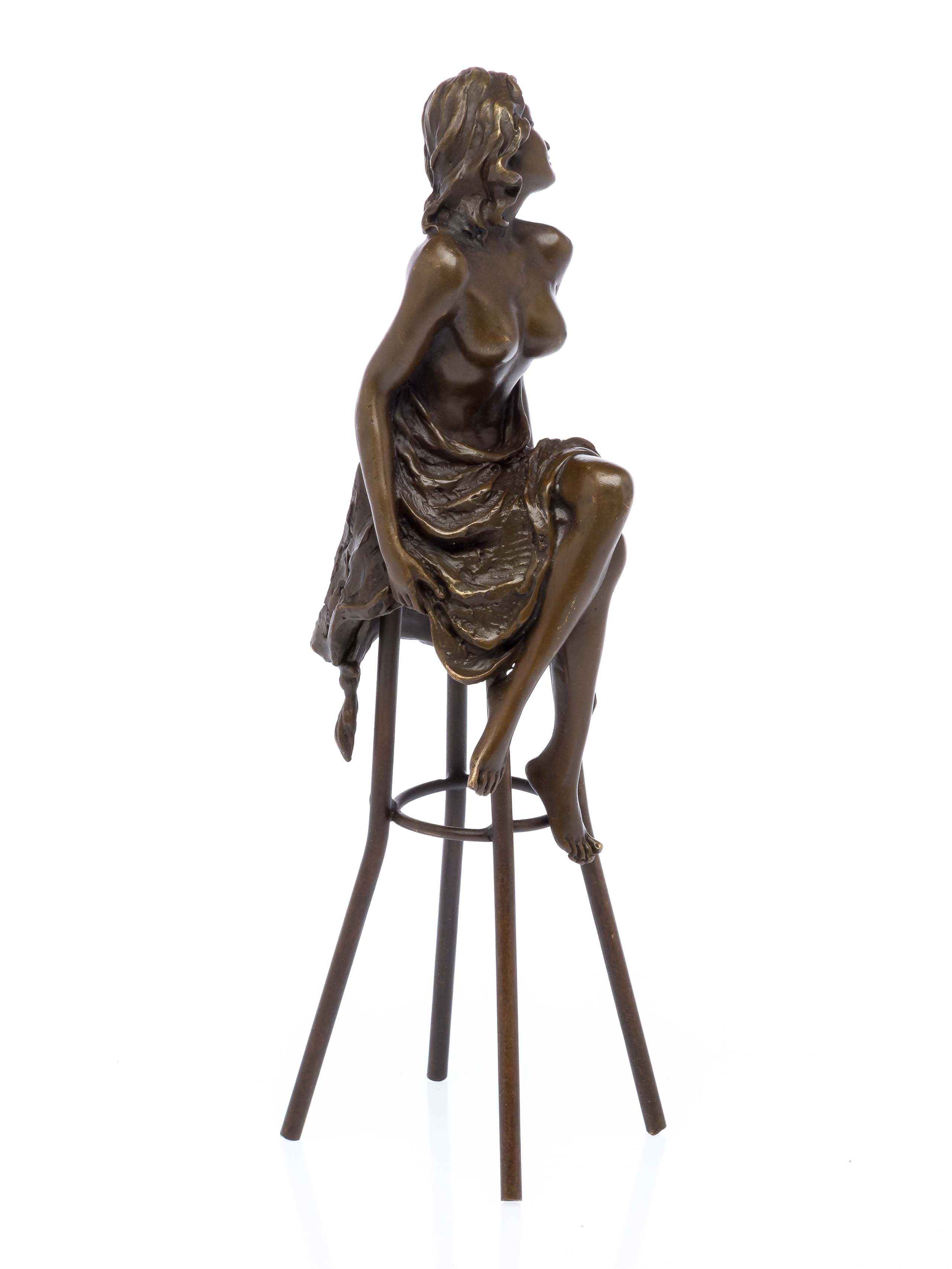 Bronzeskulptur Akt Frau auf Barhocker Bronze Figur Skulptur sculpture antik Stil