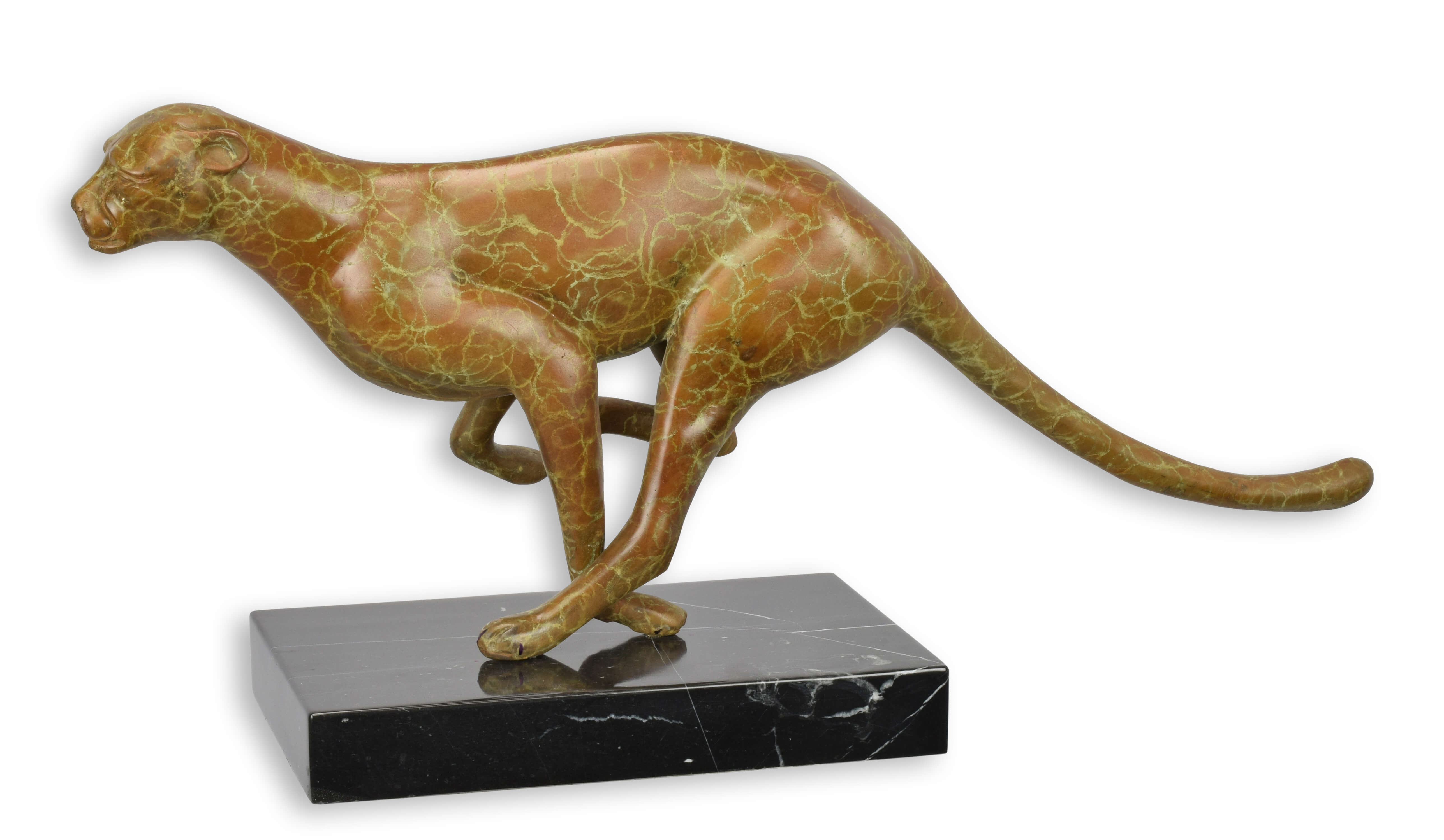 Una escultura de bronce de un puma corriendo réplica diseño retro decoración